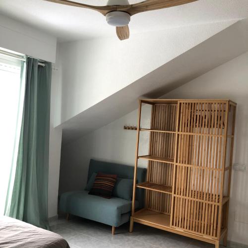 a bedroom with a couch and a book shelf at Al_andalus_404 in Alcossebre
