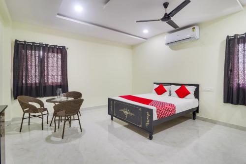 Ένα ή περισσότερα κρεβάτια σε δωμάτιο στο OYO Flagship Hotel Vj Residency