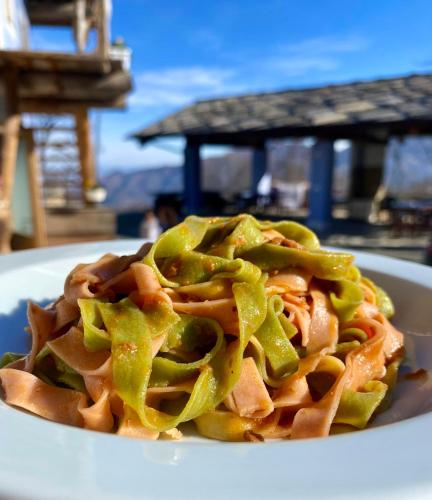 Makanan di atau berdekatan resort