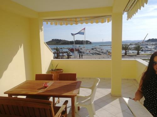 Zdjęcie z galerii obiektu BUCO seafront apartments & fastfood w Pakoštane