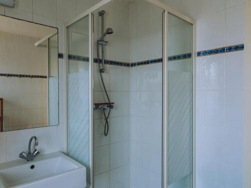 Ένα μπάνιο στο Tidy apartment with dishwasher, close to Amsterdam