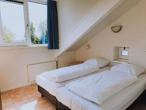 Ένα ή περισσότερα κρεβάτια σε δωμάτιο στο Tidy apartment with dishwasher, close to Amsterdam