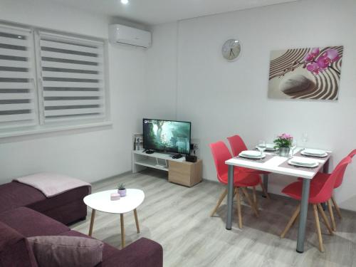 Μια τηλεόραση ή/και κέντρο ψυχαγωγίας στο Apartman NIKA