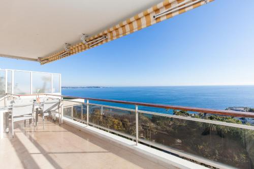 Photo de la galerie de l'établissement SUPER CANNES FRONT DE MER LUXUEUX VUE UNIQUE, à Vallauris