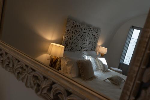 a mirror reflection of a bed in a bedroom at Vecchia Mottola Private Suite & Spa in Mottola