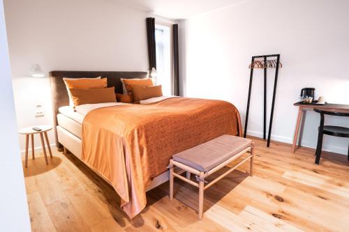 Una cama o camas en una habitación de Sixtus Sinatur Hotel & Konference