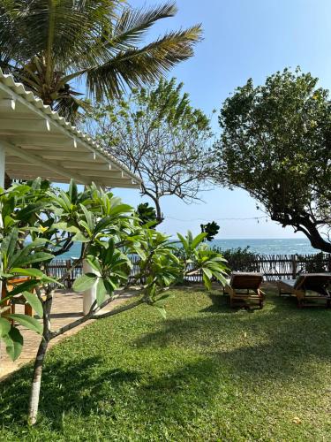 a garden with a view of the ocean at MIRISSA Reef Serenity in Mirissa