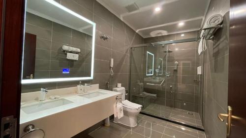 Remaj Hotelにあるバスルーム