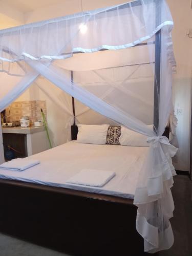 Postel nebo postele na pokoji v ubytování Villa Don Williams Weligama