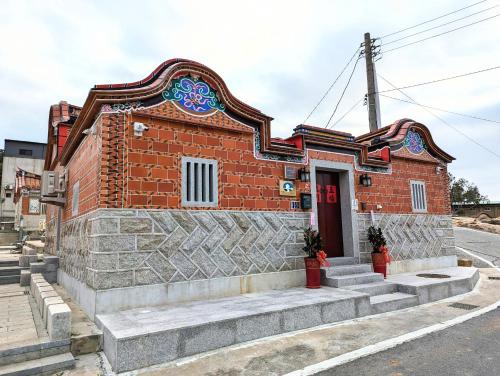 Το κτήριο όπου στεγάζεται  το δωμάτιο σε οικογενειακή κατοικία