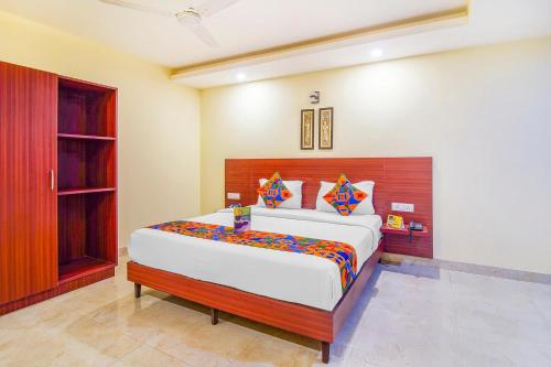 a bedroom with a large bed in a room at FabHotel VR Stay Near Millennium City Centre Gurugram in Gurgaon