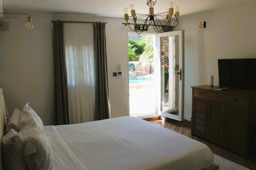 Cama o camas de una habitación en The Red Farm Relais & Spa