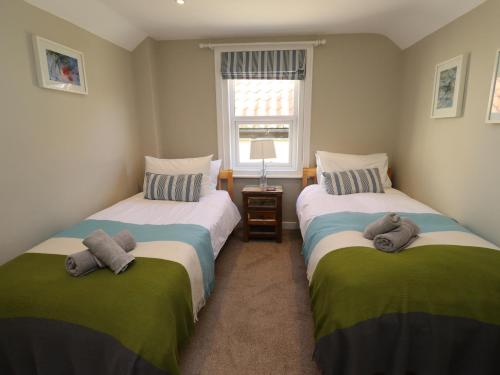 Giường trong phòng chung tại The Hollies