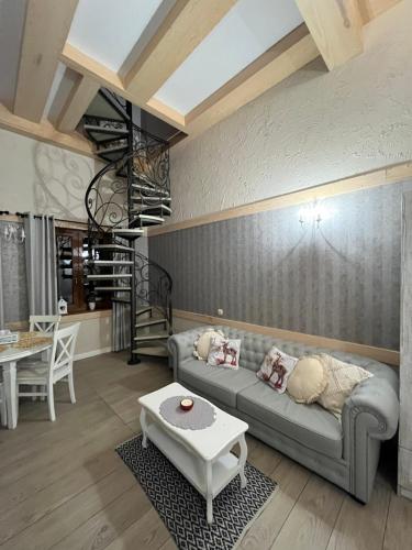 a living room with a couch and a table at Dworek Hołny in Hołny Mejera