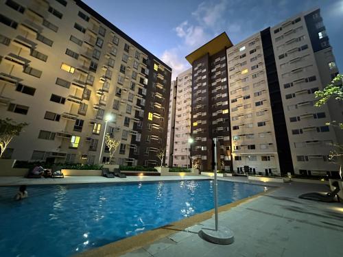 a swimming pool in the middle of two buildings at Iloilo Travellers Zen Zone in Iloilo City