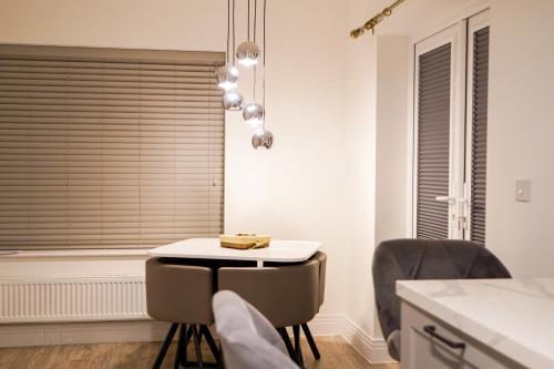 Fotografie z fotogalerie ubytování A1M Hampton Height New Entire 4bed House PE7 8SN v destinaci Peterborough