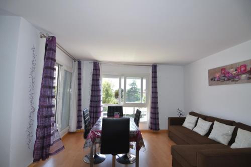 RNET - PORTOMAR 126 - Apartamento en Santa Margarita, Roses: Gran Terraza, Aire Acondicionado, Parking.