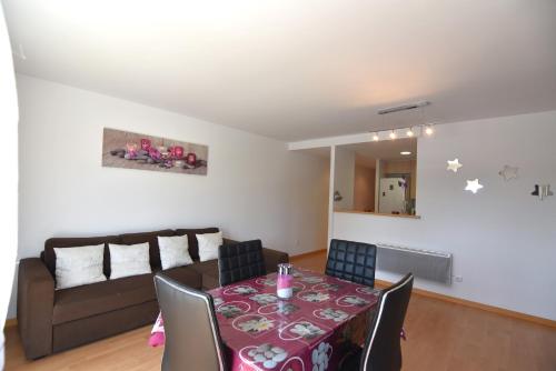 RNET - PORTOMAR 126 - Apartamento en Santa Margarita, Roses: Gran Terraza, Aire Acondicionado, Parking.