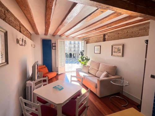 La Redonda Catedral Ascensor by Apartamentos Logrono