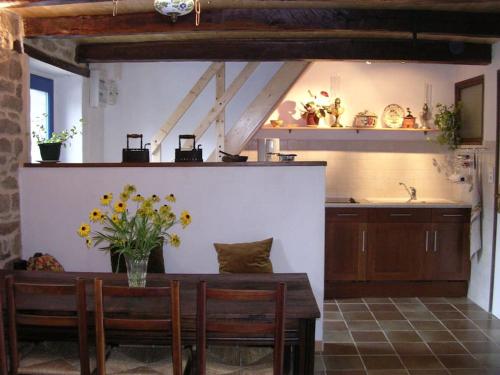 Η κουζίνα ή μικρή κουζίνα στο Le charme d'une chaumière typiquement bretonne