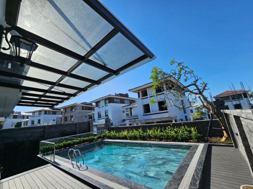 Bazén v ubytování Flc Ha Long villa nebo v jeho okolí