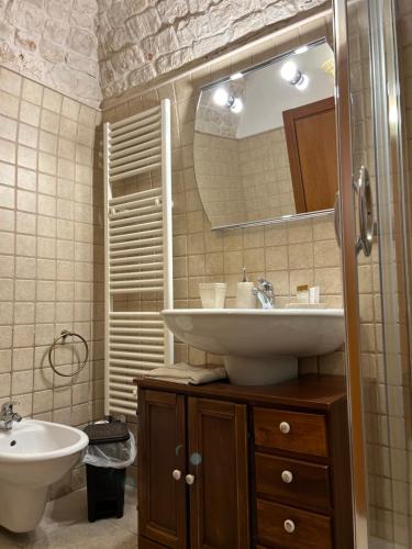 a bathroom with a sink and a mirror at Il Trullo dei Sogni in Alberobello