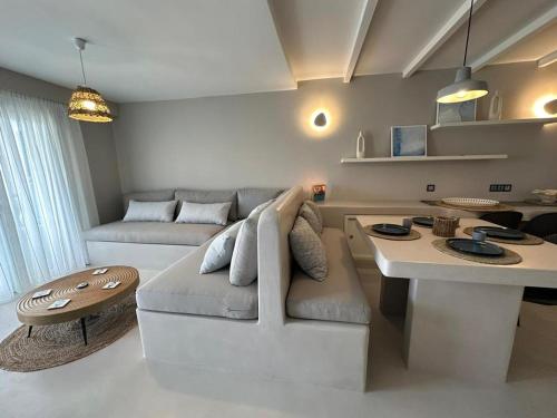 Elements - Air & Water Apartment by Hostandros