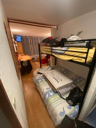 a room with two bunk beds and a bed with boxes at Bouffée d’oxygène in Uvernet