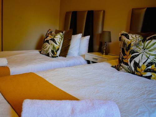 a hotel room with two beds in a room at Serene Guest Manor in Johannesburg
