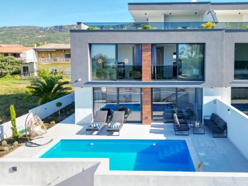 Luxury Villa Lux with Heated Pool
