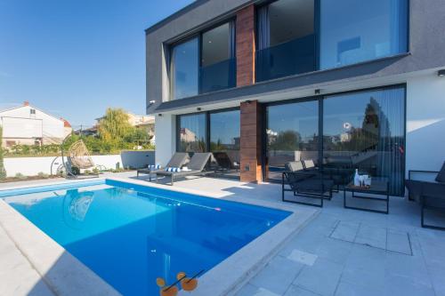 Luxury Villa Lux with Heated Pool