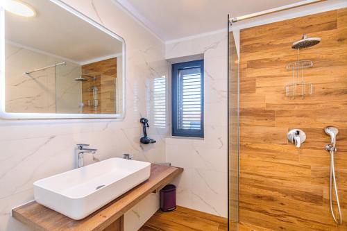 Ένα μπάνιο στο Luxury Apartment Sea View Punat