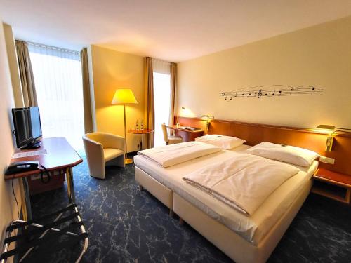 Postel nebo postele na pokoji v ubytování Hotel Rheingold