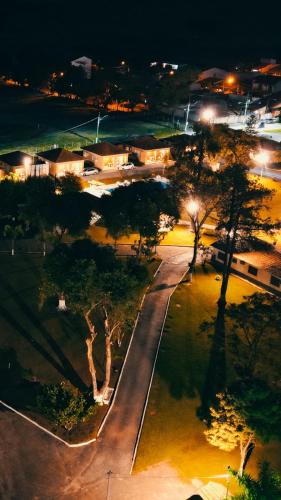 an overhead view of a park with trees at night at O Paturi - Village Hotel Proximo Aparecida in Guaratinguetá