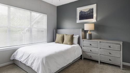 A bed or beds in a room at Landing Modern Apartment with Amazing Amenities (ID7748X2)