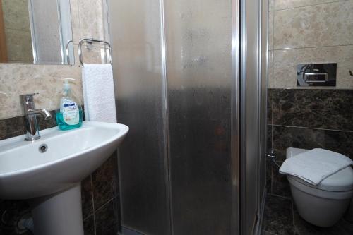 Bilik mandi di Akyaka Nehir Butik Otel