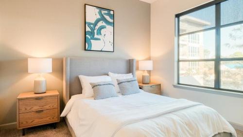 a bedroom with a bed with two lamps and a window at Landing Modern Apartment with Amazing Amenities (ID1413) in Houston