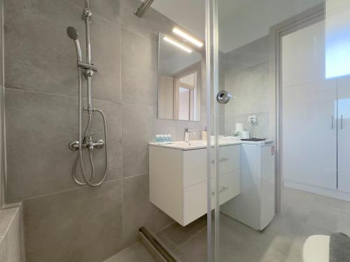 Kanari Sea View 55sqm apt in Alimos
