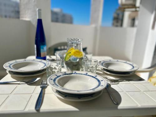 GATU DULCE junto playa, terraza, aire acc, parking, piscina , " Preferente mayores de 21 años y familias "