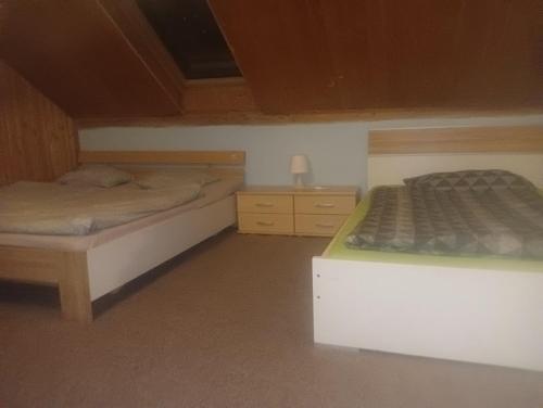 Uma cama ou camas num quarto em Ubytování Háj