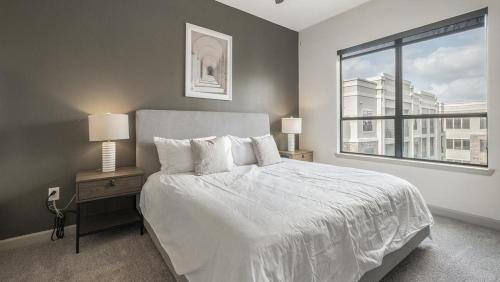 a bedroom with a white bed and a window at Landing Modern Apartment with Amazing Amenities (ID9564X38) in Houston