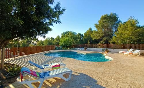 Casa Mariseta y Tonet, naturaleza a 2 km del mar, piscina con jacuzzi