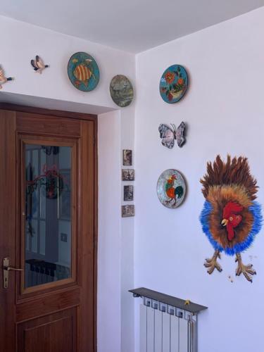 a room with a door and plates on the wall at IL PAGO in Calvi dellʼ Umbria
