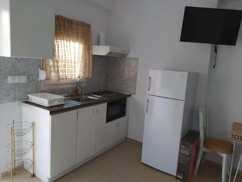 Dapur atau dapur kecil di Creta Irini's Rooms3