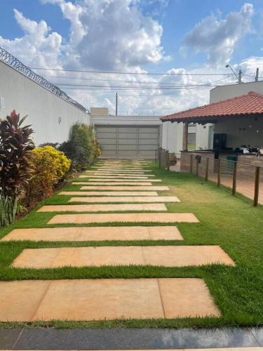Taman di luar Pousada e Edícula