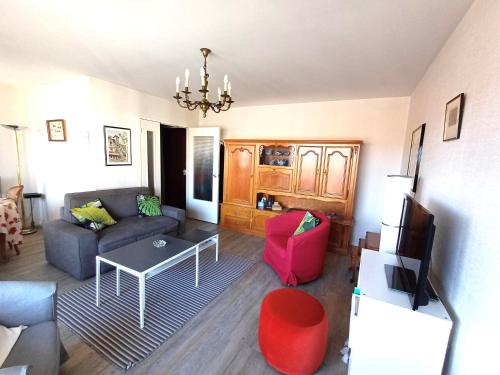 Photo de la galerie de l'établissement RAVEL - Spacieux logement en duplex, proche centre, à Saint-Jean-de-Luz