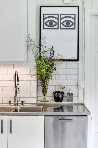 Gallery image of Historic lakeside villa, up to 20 guests - ski, boat in Sunnansjö