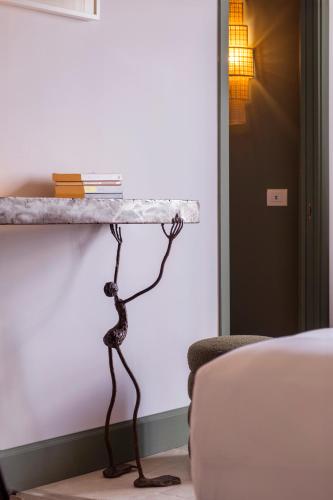 a table with a marble top next to a couch at Donna Carmela Resort & Lodges in Riposto