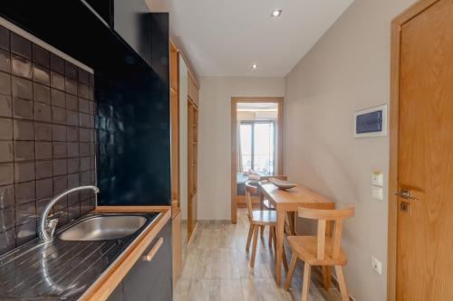 Kuchyň nebo kuchyňský kout v ubytování Zama Suites