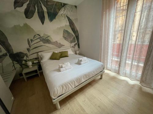 a bedroom with a bed with towels on it at Calari Rooms - Affittacamere in Bologna